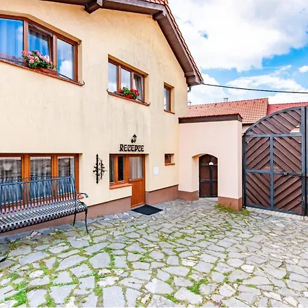 Penzion U Stromu Guest house