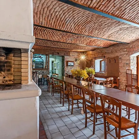 Penzion U Stromu Guest house *