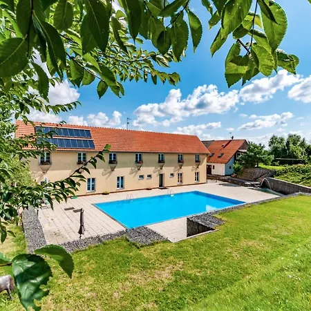 Penzion U Stromu Guest house *